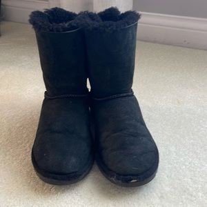 Bailey Bow UGGS. Size 8